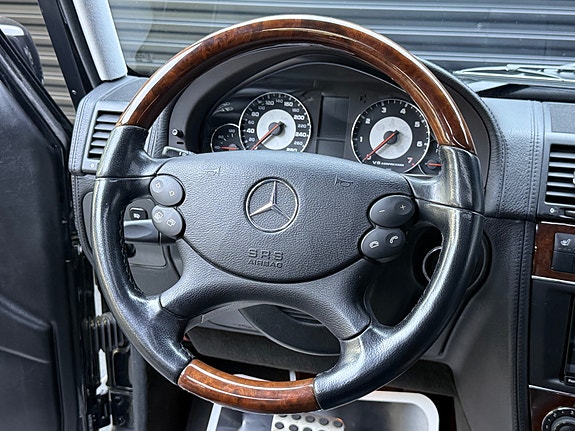 Mercedes-Benz G55 17 of 30