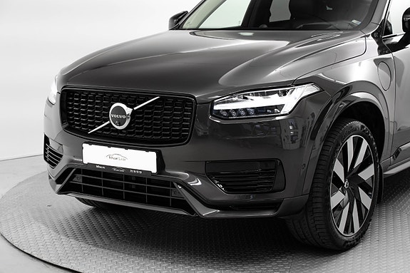 Volvo XC90 2 of 5