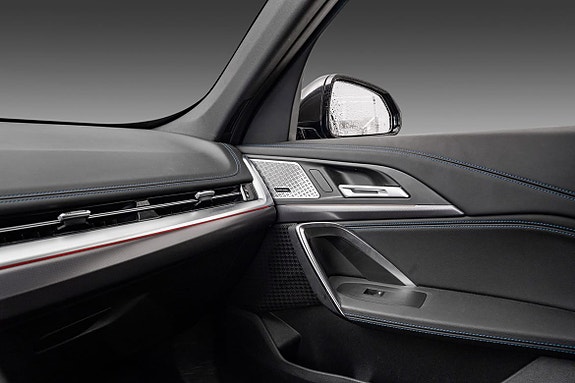 BMW iX1 18 of 28
