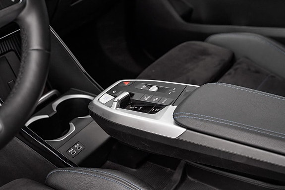 BMW iX1 20 of 28
