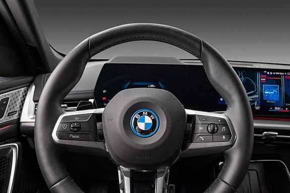 BMW iX1 11 of 28