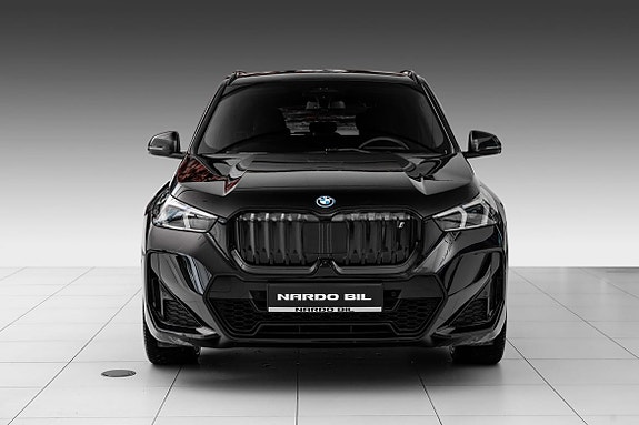 BMW iX1 3 of 28