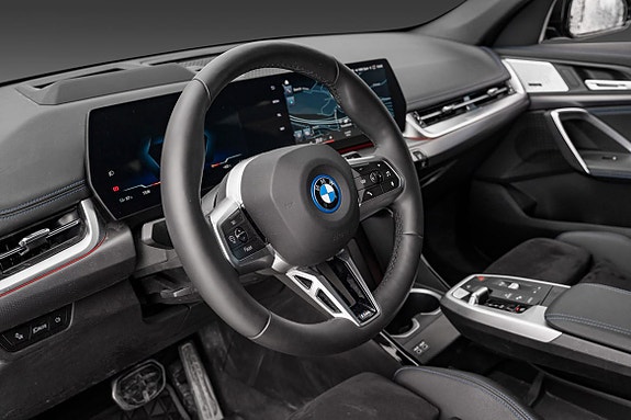 BMW iX1 21 of 28