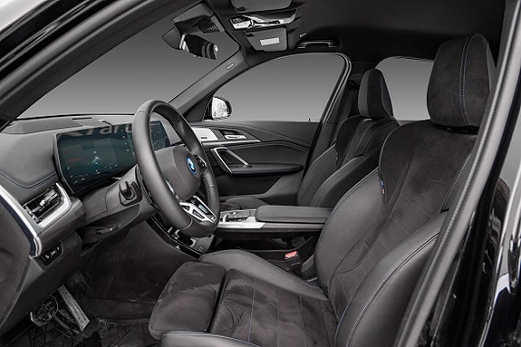 BMW iX1 10 of 28