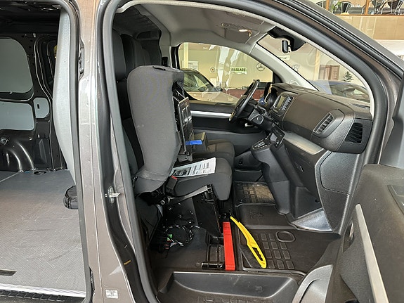 Peugeot e-Expert 12 of 20