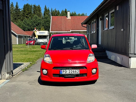 Daihatsu Sirion 2 of 5
