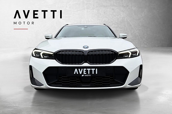 BMW 330e 3 of 5
