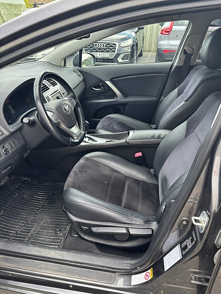 Toyota Avensis 4 of 5