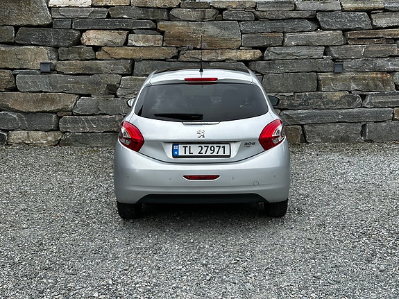 Peugeot 208 10 of 28
