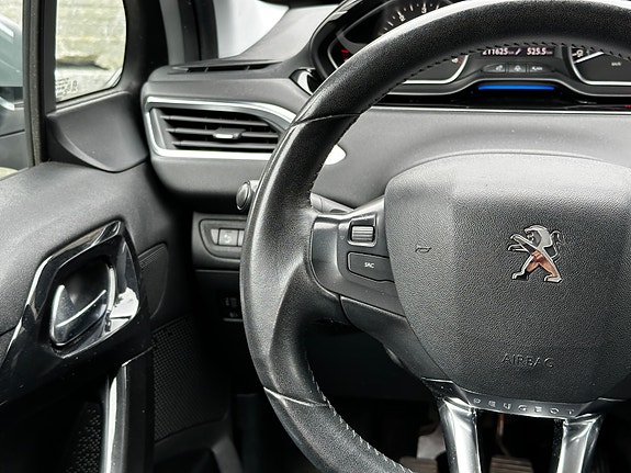 Peugeot 208 18 of 28
