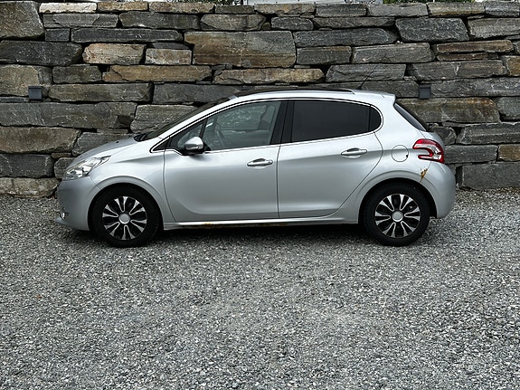 Peugeot 208 16 of 28