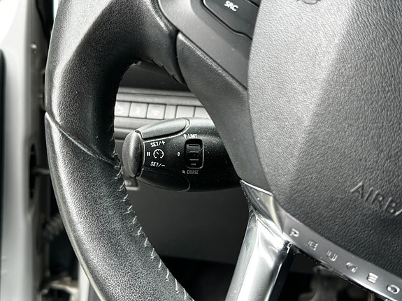 Peugeot 208 19 of 28