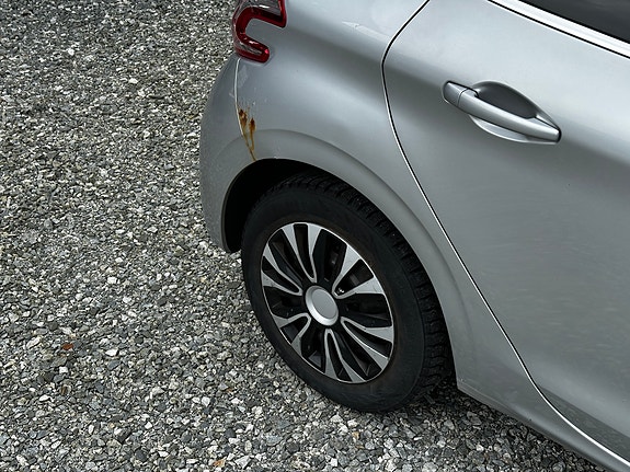 Peugeot 208 6 of 28