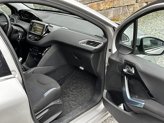 Peugeot 208 5 of 28