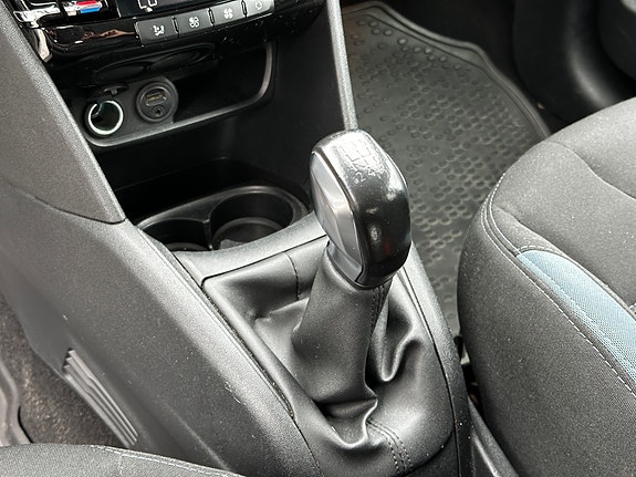 Peugeot 208 21 of 28