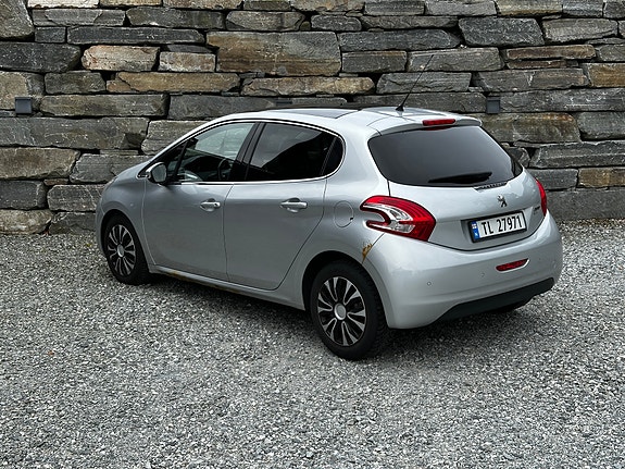 Peugeot 208 14 of 28