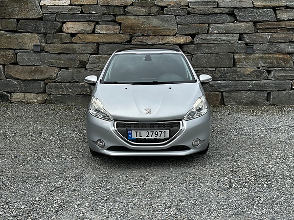 Peugeot 208 2 of 28