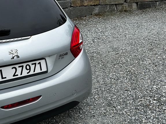 Peugeot 208 12 of 28