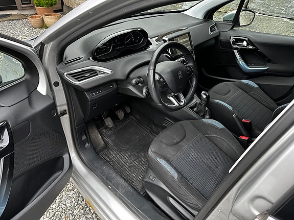 Peugeot 208 15 of 28