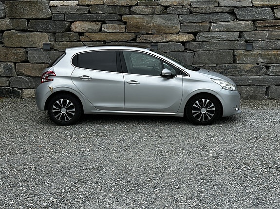 Peugeot 208 4 of 28