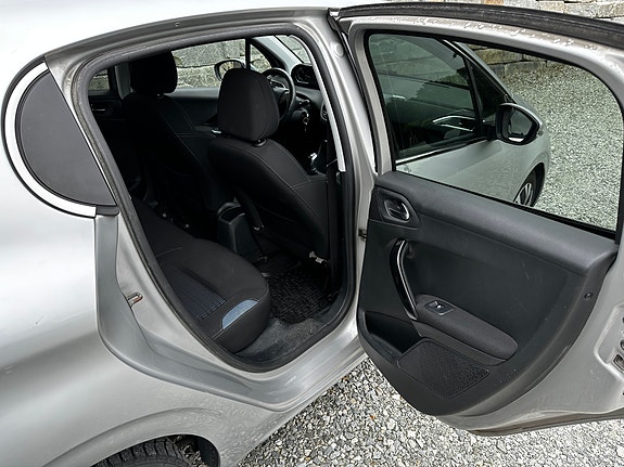 Peugeot 208 7 of 28