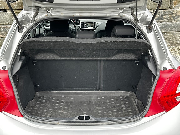 Peugeot 208 11 of 28