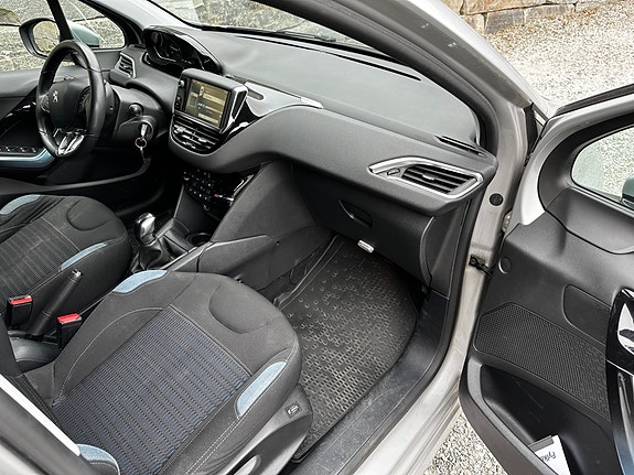 Peugeot 208 8 of 28