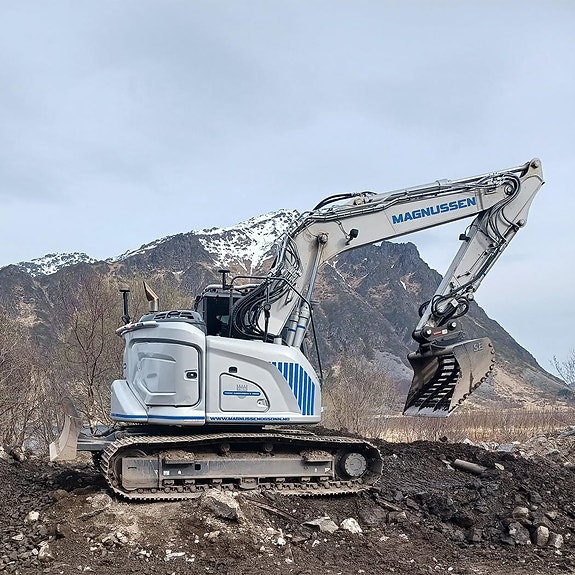 Kobelco SK140SRLC-7 2 of 11