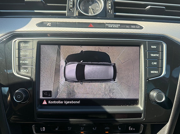 Volkswagen Passat 23 of 30