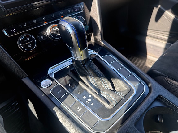 Volkswagen Passat 26 of 30