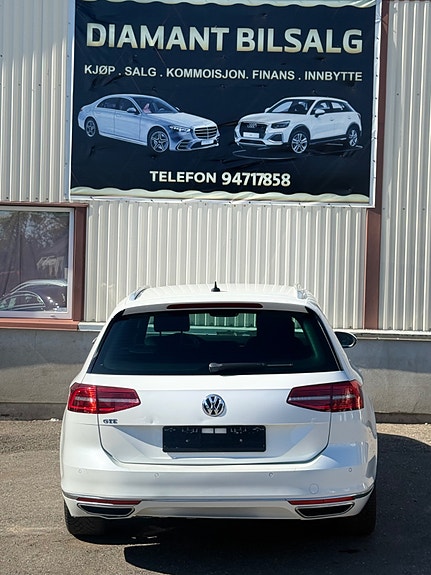 Volkswagen Passat 10 of 30