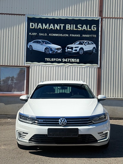 Volkswagen Passat 2 of 30