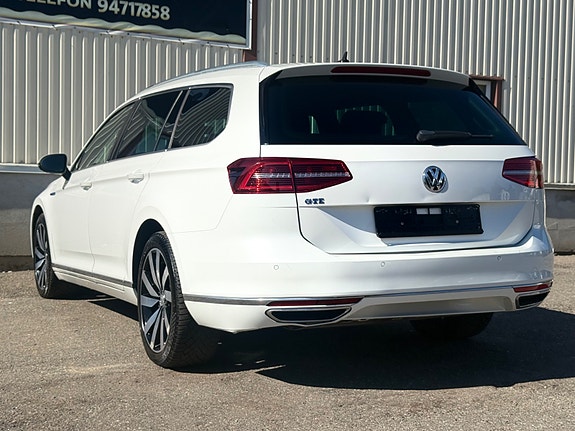 Volkswagen Passat 11 of 30