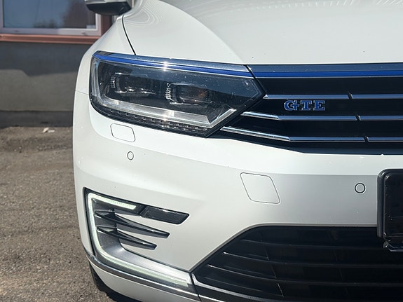 Volkswagen Passat 4 of 30