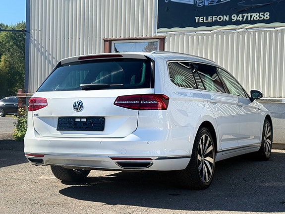 Volkswagen Passat 9 of 30