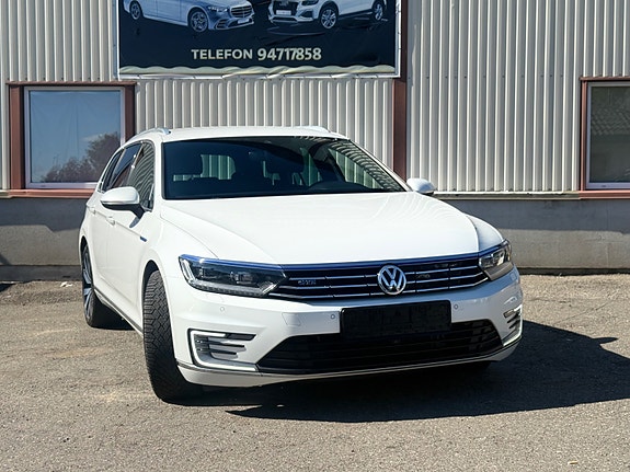 Volkswagen Passat 5 of 30