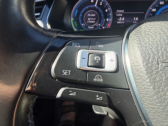 Volkswagen Passat 16 of 30
