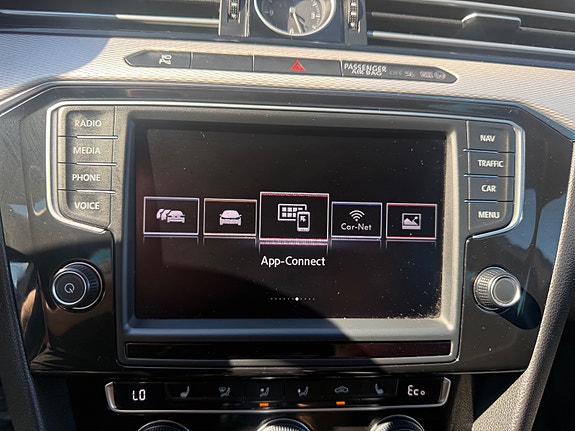 Volkswagen Passat 24 of 30