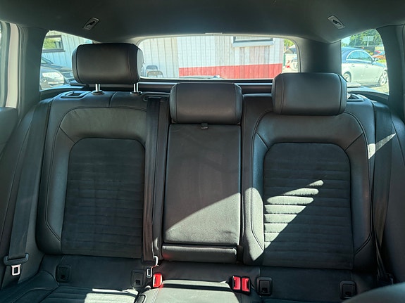 Volkswagen Passat 29 of 30