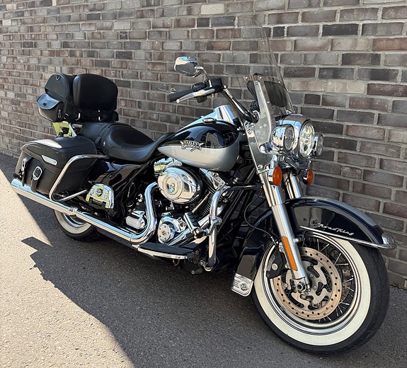Harley-Davidson ROAD KING CLASSIC FLHRC 3 of 5