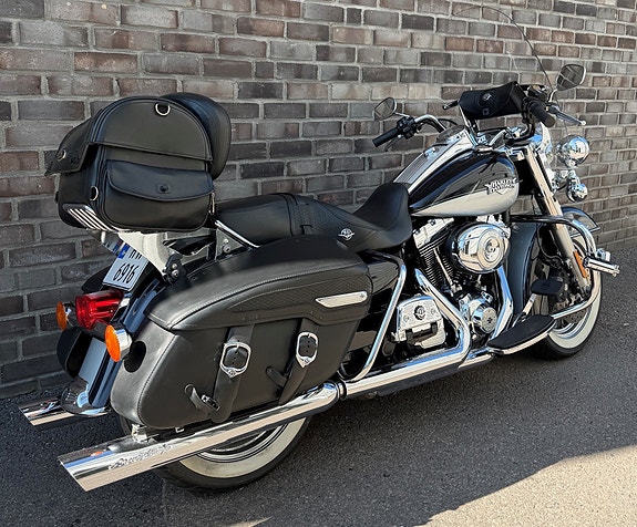 Harley-Davidson ROAD KING CLASSIC FLHRC 2 of 5