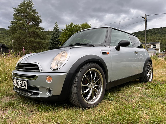 MINI One 2 of 5