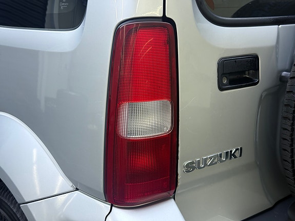 Suzuki Jimny 7 of 30