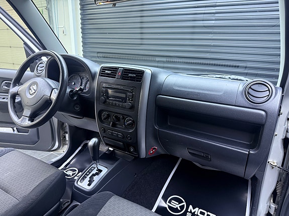 Suzuki Jimny 10 of 30