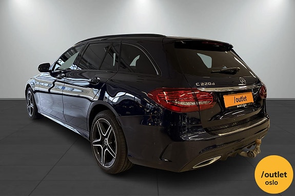 Mercedes-Benz C220 3 of 5