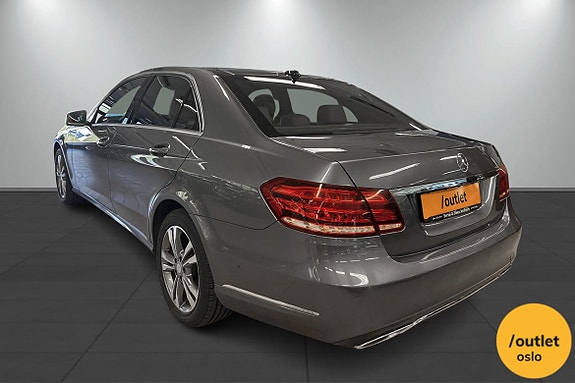 Mercedes-Benz E220 3 of 5