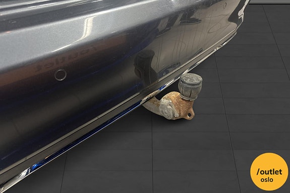 Mercedes-Benz E220 5 of 5
