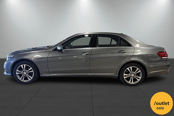 Mercedes-Benz E220 2 of 5