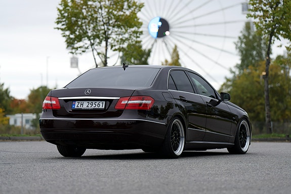 Mercedes-Benz E200 9 of 18