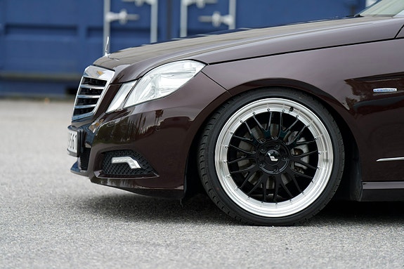 Mercedes-Benz E200 3 of 18